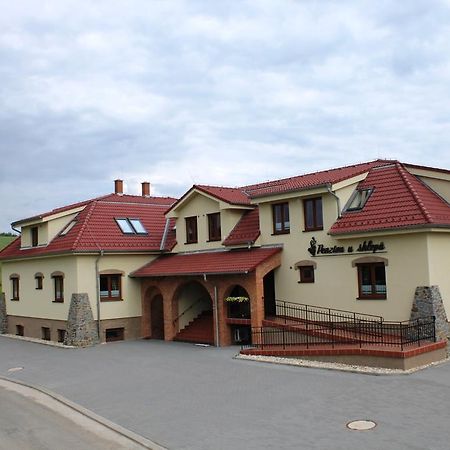 Hovorany Penzion U Sklepu酒店 外观 照片